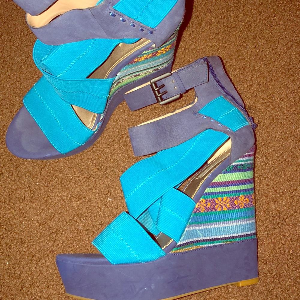 Multicolor wedge sandals